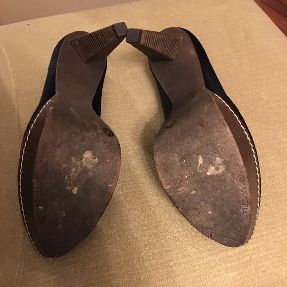 Beautiful Satin BCBG MaxAzria Black Heels ! - Picture 7 of 8